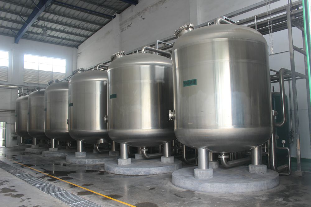 廣(guang)州某某(mou)啤酒(jiu)100噸(dun)過濾輭(ruan)化(hua)水(shui)工(gong)程